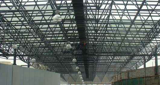 应城听网架公司的名目师阐述其网架的季节个性